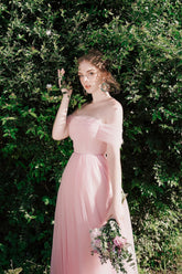 Robe longue en tulle à manches bouffantes et col Bardot Katrina